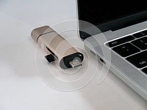 USB Type-C Memory Card Reader with Laptop
