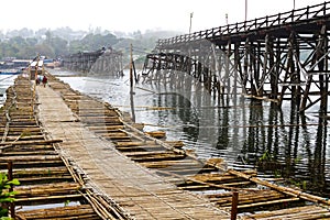 Use bamboo bridge crossing