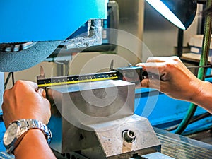 Use digital vernier to inspect steel or stainless steel workpieces on machines. from smooth grinding for precise quality control