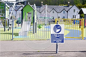 Use hand sanitiser after using play park sign