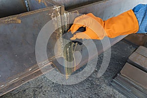 Use rag wipe Solvent Remover to cleaning the welded photo