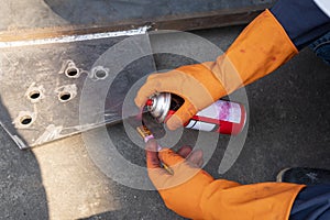 Use spray Liquid Penetrant into the brush with process Penetrant Testing