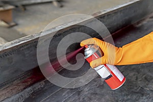 Use spray Liquid Penetrant into the welded with process Penetrant Testing