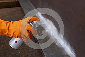 Use spray White Contrast on the welded surface photo
