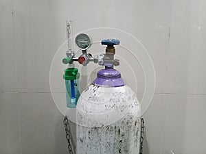 Used medicals oxygen cylinder with regulator