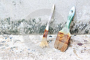 Used paint brushes