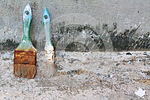 Used paint brushes