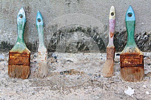 Used paint brushes