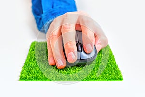 Using Computer Mouse on a Grass Patch Pad