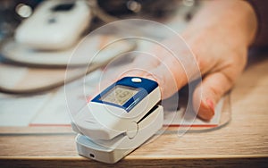 Using pulse oximeter on the hand for measuring pulse closeup