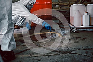 Using Sand or Sawdust to Absorbent for Oil, Acid, Chemical, Liquid Spills Cleanup. Steps for Dealing with Chemical Liquid Spillage