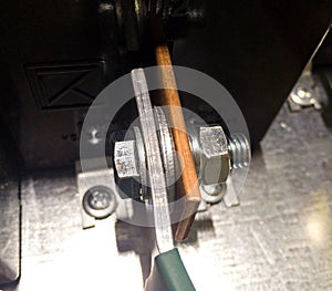 Using a steel washer when joining copper and aluminum in electrics