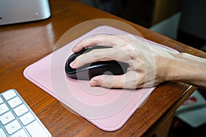 Using wireless computer mouse on a mouse pad