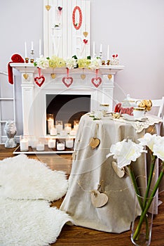 Ð¡ute white and red room with lots of heart-shaped decoration