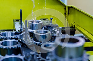 ÃÂ¡utting the gears of the EDM machine