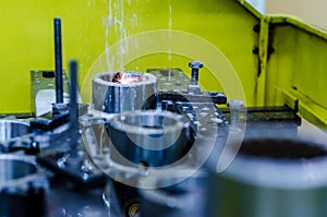 ÃÂ¡utting the gears of the EDM machine