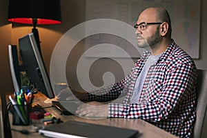 UX UI designer working in home office