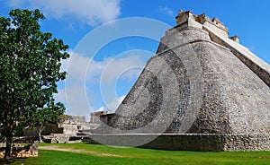 Uxmal mayan ruins Pyramide culture mexico Yucatan