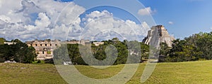 Uxmal in Mexiko - panorama with temple and pyramid
