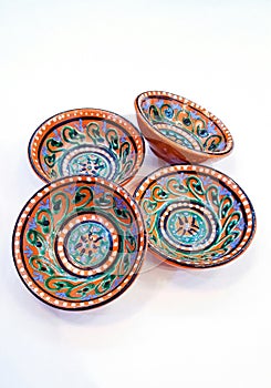 Uzbek pottery - bowl made by the ceramics of Gijduvan, which lies near Bukhara, they emphasize the warm Golden and brown colors