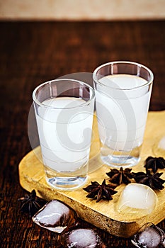 Uzo, also known by the spelling ouzo, is a Greek alcoholic drink made from anise. In Brazil it is known as Fogo-Paulista