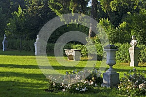 Uzutrakis manor garden