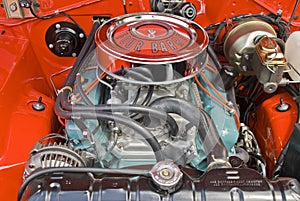 V8 engine compartment