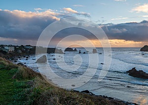 Vacation homes overlook Bandon beach at the Oregon Coast.