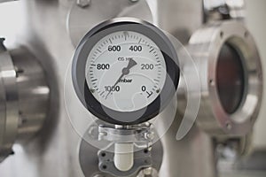 Vacuum pressure gauge