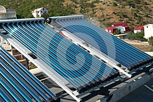 Vacuum solar water heating system