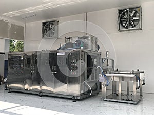 Vacuum thermoforming machine in the factory,Vacuum thermoforming machine is used for producing plastic packaging,Vacuum