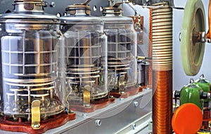 Vacuum tubes shortwave power amplifier