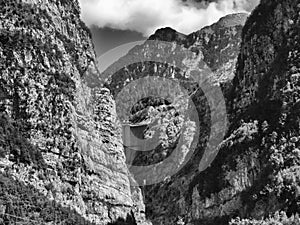 Vajont - arch dam photo