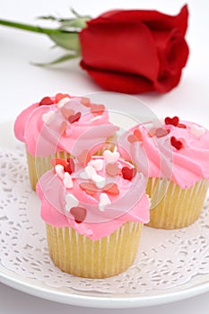 Valentine cupcakes with rose