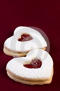 Valentine linzer tarts