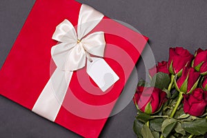 Valentines day background, romantic seamless black background,red rose bouquet,ribbon,gift tag,gift