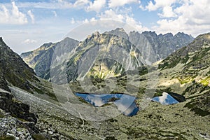 Dolina - Dolina Zabia Mieguszowiecka (Dolina Zabia, dolina Zabich plies, kotlina Zabich plies) a hrebeň - Gran Baszt (hreben Bast