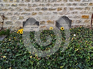 Van Goga v Over-syur-Uaz vo Frantsii
tomb of famous painter Vincent van Gogh in Auvers-sur-Oise in France