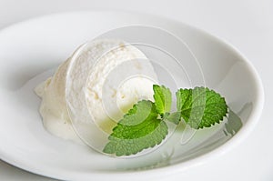 Vanila ice cream scoop photo
