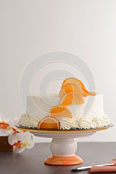 Vanilla cake with napkin and a knife