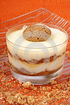 Vanilla custard and amaretti dessert