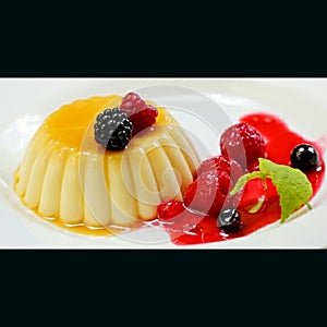 Vanilla pudding with berries and cream