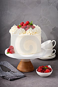 Vanilla raspberry cake with white frosting