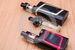 Vaping electronic mod and vape liquid.