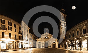 Varese, piazza San Vittore - Night view photo