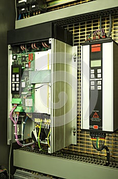 Variable speed drive inverter converter, unit for voltage stabilization