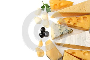 Odrůda z sýr izolované na bílém pozadí. odlišný seřadí z sýr. 