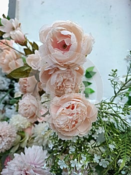 A variety of fake flowers are used to decorate the wedding reception room. lily, rose, tulip etc