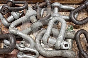 Various sizes of shackles on a workbench