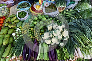 Rôzny zelenina na ázijský jedlo trh 